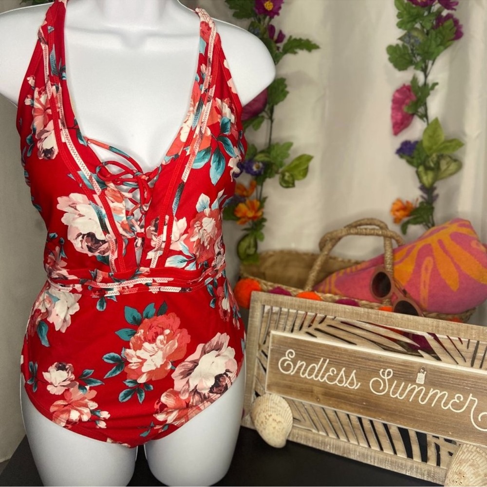 🔥 SALE Women’s Red Floral Swimwear Size Large